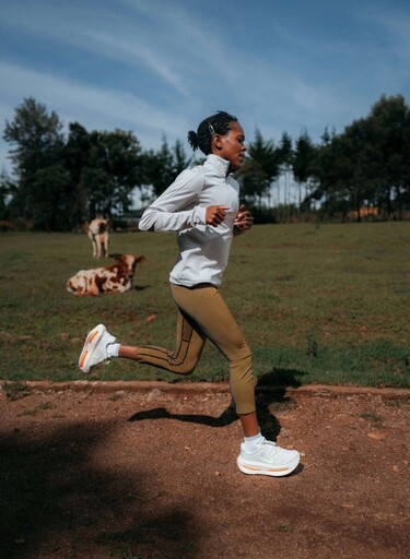 從精英到日常跑者都適用！Nike Vomero系列進化登場 超強緩震跑鞋Plus與Premium雙版本亮相