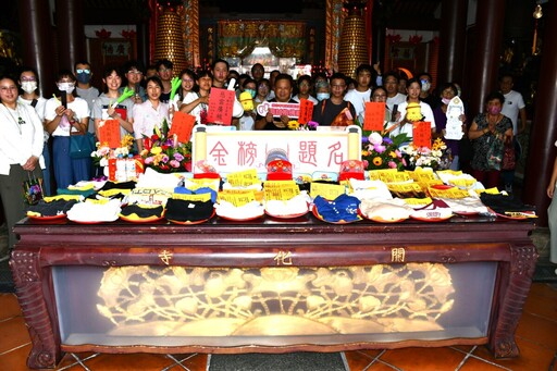 彰化開化寺《臨試抱佛腳》為考生祈福