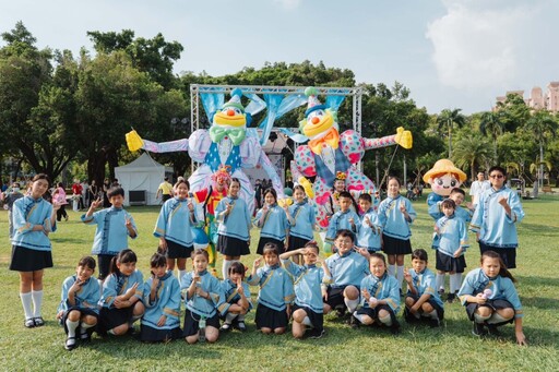 人偶公仔IP「巨」星登場大東公園 2025客家很有市越夜越閃亮