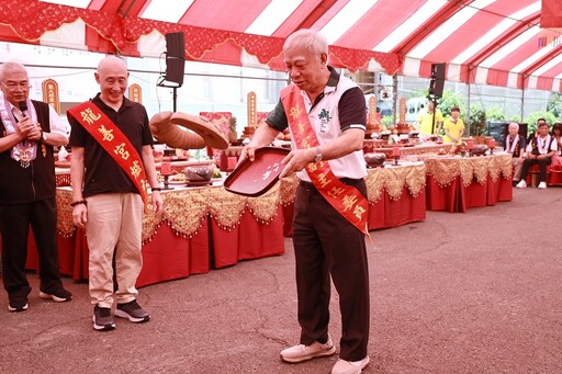 清德寺舉辦龍善宮護法大將軍聖誕法會 許縣長到場獻供祈福