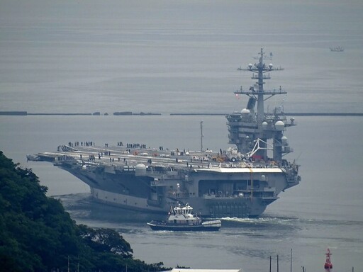 航空母艦泊港:外交、戰略與整補/魯云湘