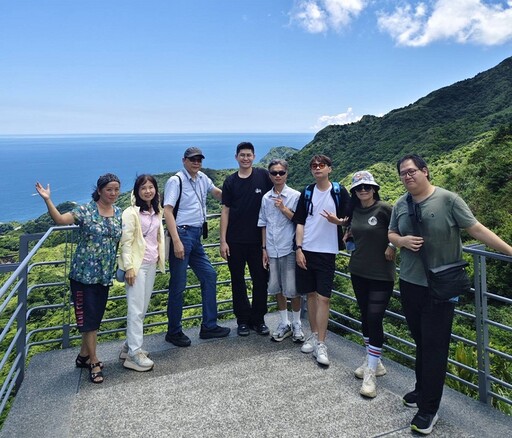 六月晴光下的山海小旅行/丁倩