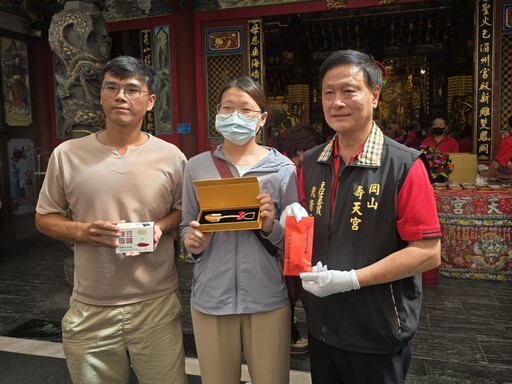 祈求「好孕」夯翻天！壽天宮金鏟子首日大發送 信眾湧入求子人潮