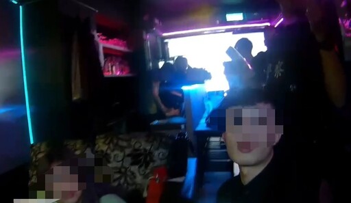 酒後失控!高雄19歲女酒吧內爆口角 當街拉扯驚動警察