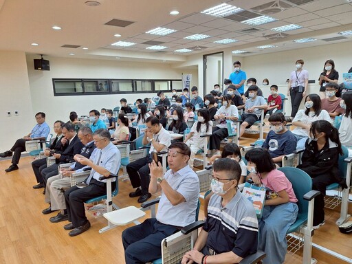南服中心X中華電信贈平板 助弱勢童科技起飛