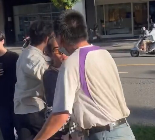 左營區發雞排也能打起來？粉絲當街暴怒推擠