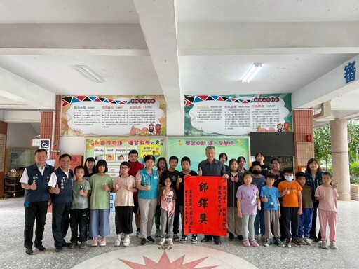 嘉縣黎明國小莊新國校長、新港國小林君萍老師榮獲師鐸獎