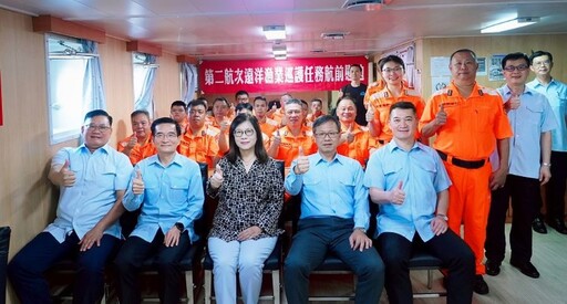 「巡護七號」船巡護任務 前進公海打擊IUU行為 管碧玲親赴慰勉巡護英雄