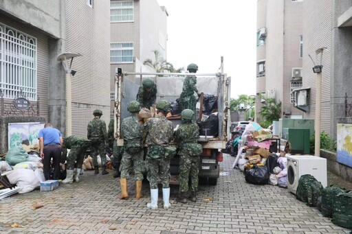 國軍馳援災區 翁章梁感謝弟兄挺身而出助善後