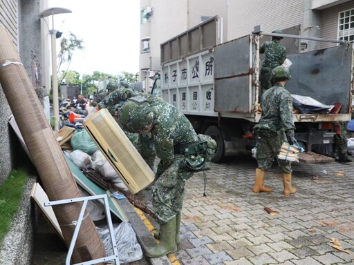 國軍馳援災區 翁章梁感謝弟兄挺身而出助善後
