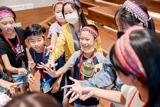 夜宿圖書館 高市圖「悅讀世界的精靈王國」48位孩童體驗26小時圓滿落幕