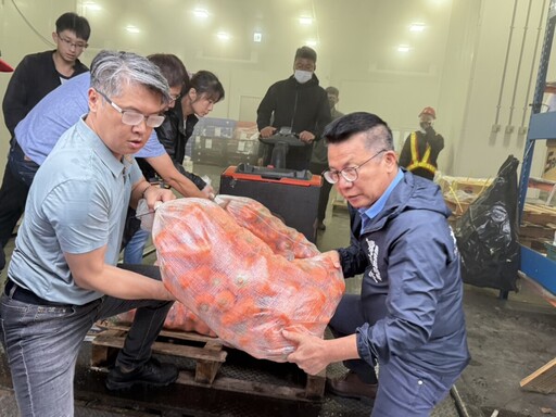 高市府X農會X合作社火速援助偏鄉 姚志旺親上前線搬物資