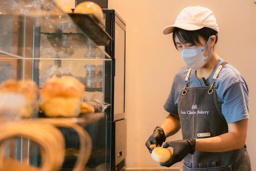 雄挺利助攻 旗津媳婦烘出海味傳說麵包店