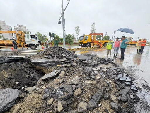 豪大雨重創嘉縣 山區道路毀壞台1線水上路段道路也下陷成大坑洞