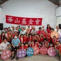 華山基金會暖陪19年 失智阿嬤含淚謝恩：還記得你們的好