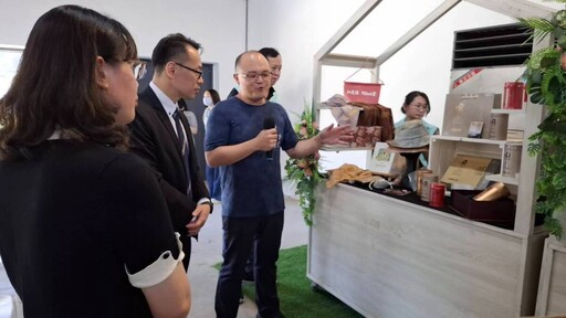 現代茶業李少夫牽線 資策會華碩原鄉暨偏鄉數位關懷捐贈嘉縣中埔東石六腳3鄉再生電腦