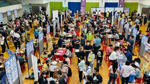 逾千人求職湧進 高市勞工局徵才活動媒合率近52%