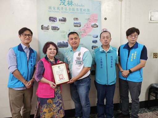 寶來之女劉秀鳳返鄉 捐十萬元助桃源添防災能量