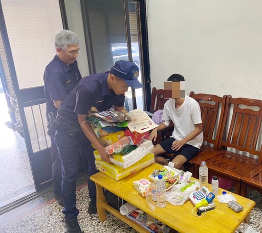 警伸援手助單親母子 獲慈善會發放救助金