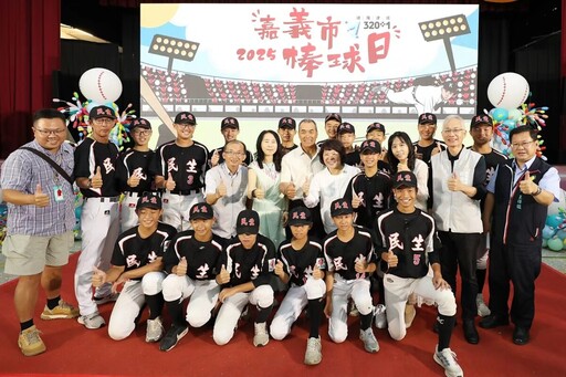 黃敏惠以「苦練決勝負人品定優劣」勉勵球員 李文傳獲終身成就獎