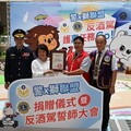 「模擬酒醉眼鏡」體驗式教材強化防酒駕意識 黃敏惠與「小萌警」宣導安全駕駛