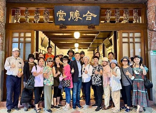 烈日下的大稻埕航行 公益達人葉倫會老師帶團賞淡水河烏魚齊飛遊河趣/丁倩
