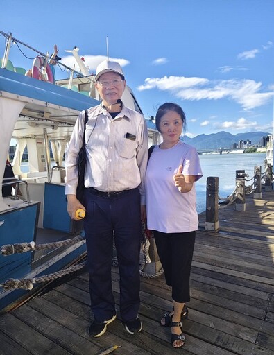 烈日下的大稻埕航行 公益達人葉倫會老師帶團賞淡水河烏魚齊飛遊河趣/丁倩