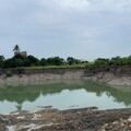 美濃農地驚現巨坑！非法盜挖成「人工湖」畫面曝光