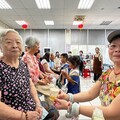 大園區橫峰社區發展協會辦「祖父母節-奉茶活動」 一起吃麥當勞