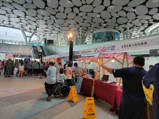 高市勞工局博訓中心「博訓WORK挺你」活動 台鐵高雄車站開辦