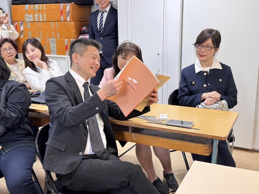 曾俊傑率議員團化身學生 法國議員重讀注音符號趣味滿滿