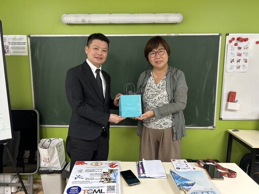 曾俊傑率議員團化身學生 法國議員重讀注音符號趣味滿滿