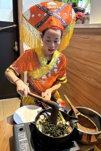 移民署南區事務大隊嘉義市服務站邀新住民品嚐阿里山茶香的桂式咖啡