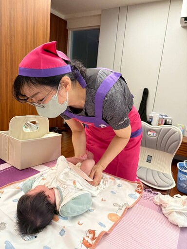 高市月嫂跨越語言隔閡 暖心陪伴日籍新住民安心坐月子