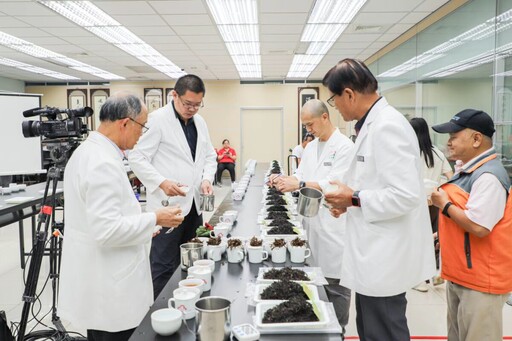 嘉縣2025年台灣小葉種紅茶優良茶競賽 特等獎簡成軒冠軍獎郭俊麟