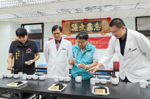 嘉縣2025年台灣小葉種紅茶優良茶競賽 特等獎簡成軒冠軍獎郭俊麟
