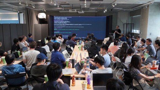 網路當紅!AWS生成式AI工作坊首登高雄 青年局K-TV帶動產業數位轉型