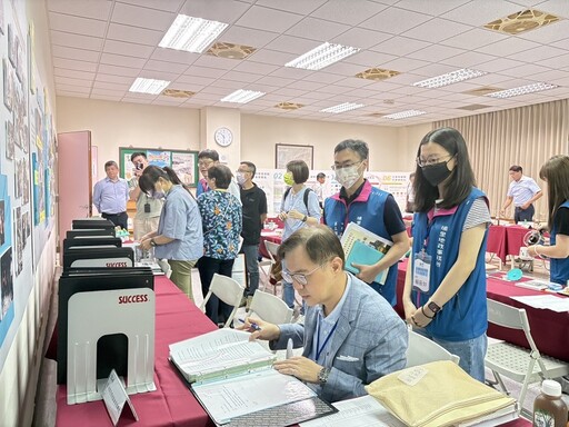 埔里地政所榮獲第22屆機關檔案管理金檔獎 南投縣府貼紅榜慶賀