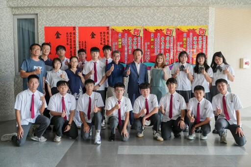 永慶高中學子奪國際獎項 翁章梁頒獎嘉勉