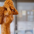 木雕化為文化火種 哈古藝術創作展登場臺東美術館