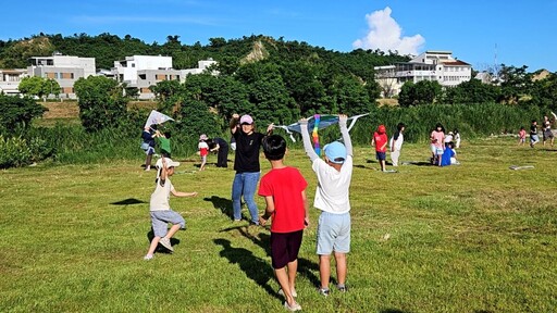 200位親子齊聚台東太平溪 創意風箏飛揚守護河岸