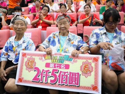 嘉縣失智據點歌謠競賽 長者比歌聲秀創意