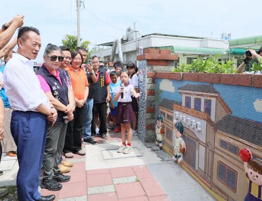 嘉縣文化基金會推動藝術進校園 東榮國小打造社區共融拼貼牆