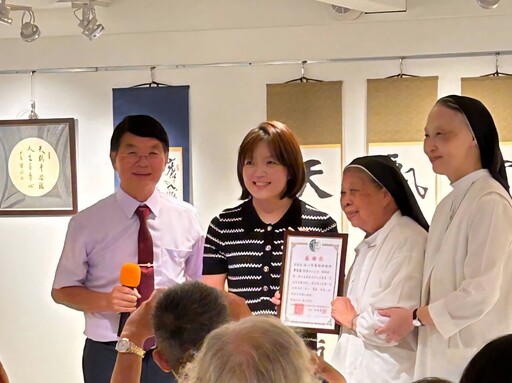 書藝傳愛！廖火煌70古稀大展 義賣作品奉獻聖功爺奶村 引發熱烈迴響