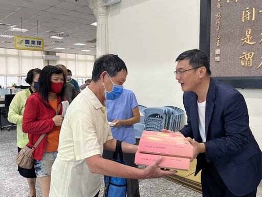 鹿港鎮公所攜手秀和慈善事業基金會 中秋傳愛關懷獨居長者活動