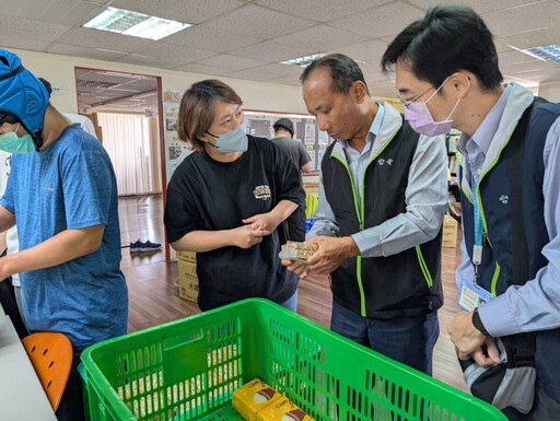 台電高雄區處送愛雙重奏!認捐喜憨兒月餅 偏鄉童中秋甜笑滿滿