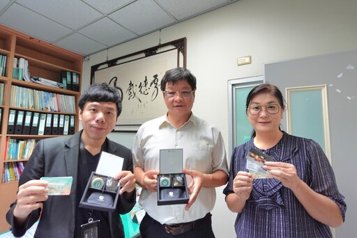 樹德校友暖心回流 教師節謝師禮甜進心坎裡