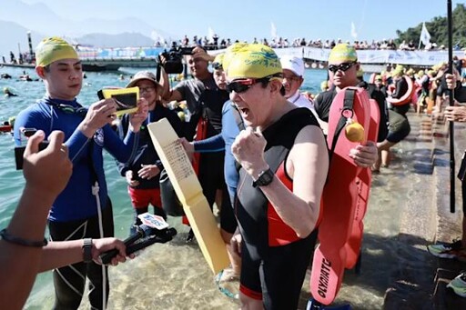 第43屆日月潭泳渡 馬英九第12次參加時間進步10分鐘