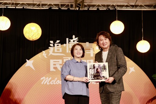 教師節聽民歌 周治平、金智娟勝利星村開唱