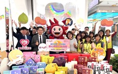 高雄大遠百捐贈社會局百盒月餅 送暖中秋團圓讓愛加倍